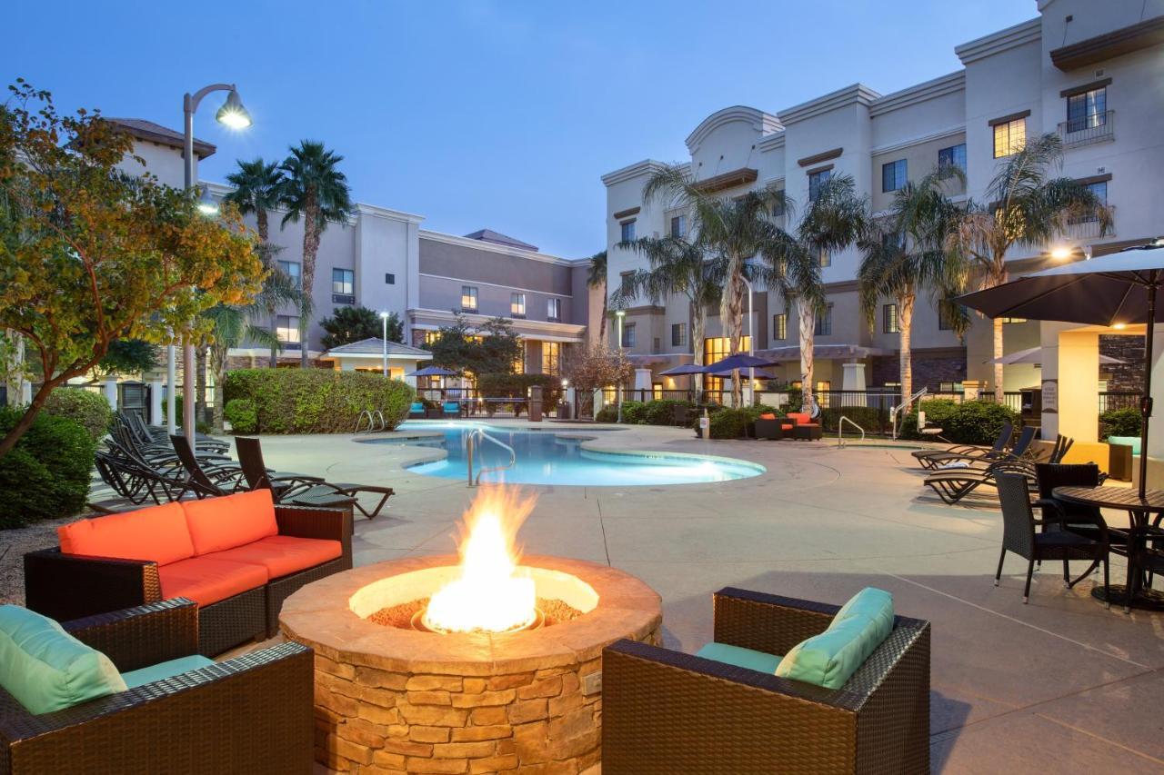 Holiday Inn Express & Suites Phoenix Glendale Dist By Ihg Экстерьер фото