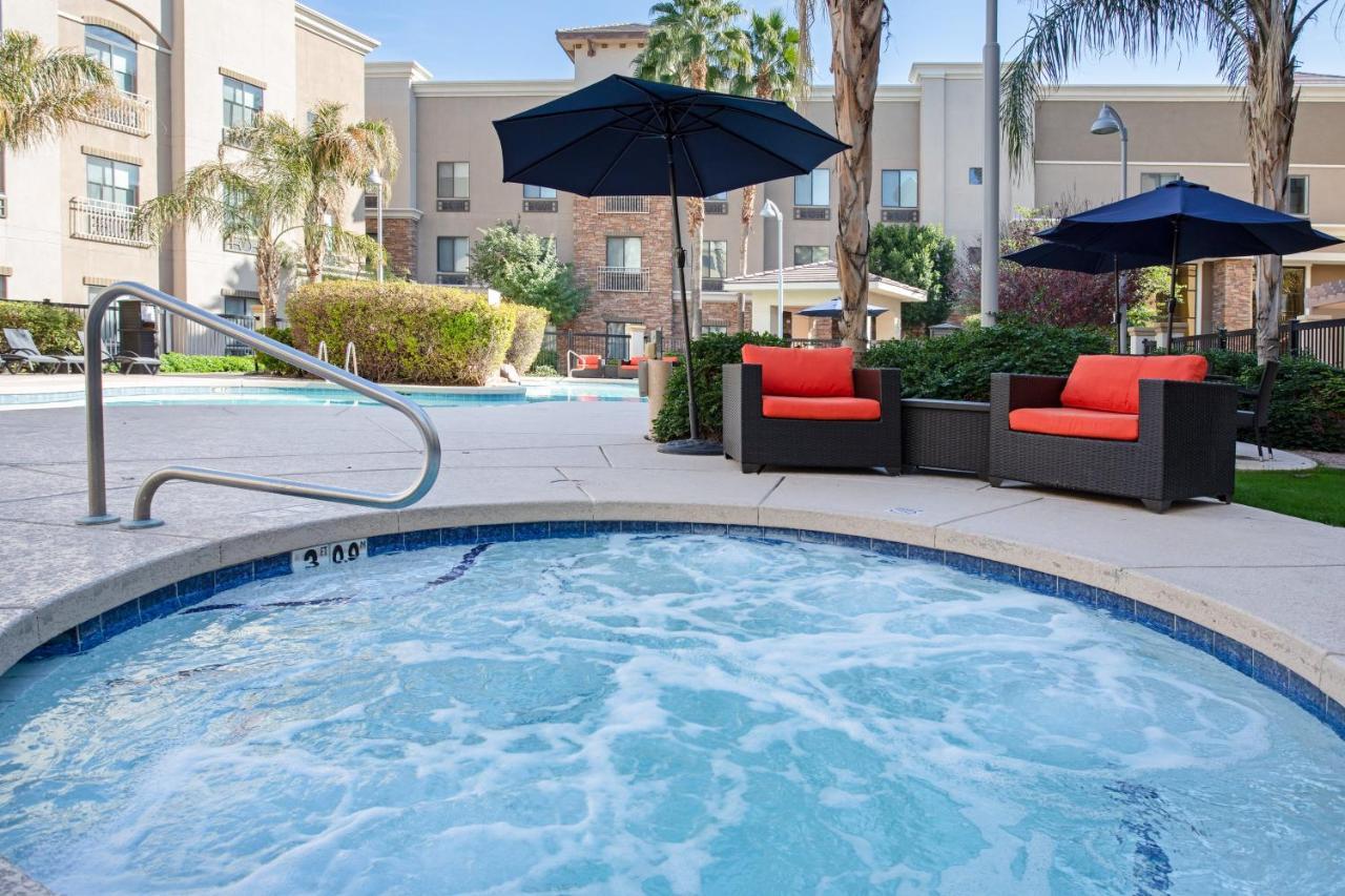 Holiday Inn Express & Suites Phoenix Glendale Dist By Ihg Экстерьер фото